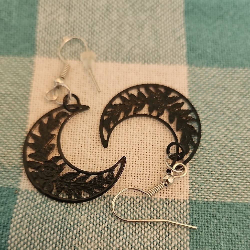 Elegant Black Crescent Moon Earrings